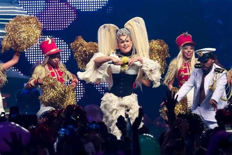  Xuxa's Carnival Craze Concert: A Night of Samba, Sequins, and Surprises!